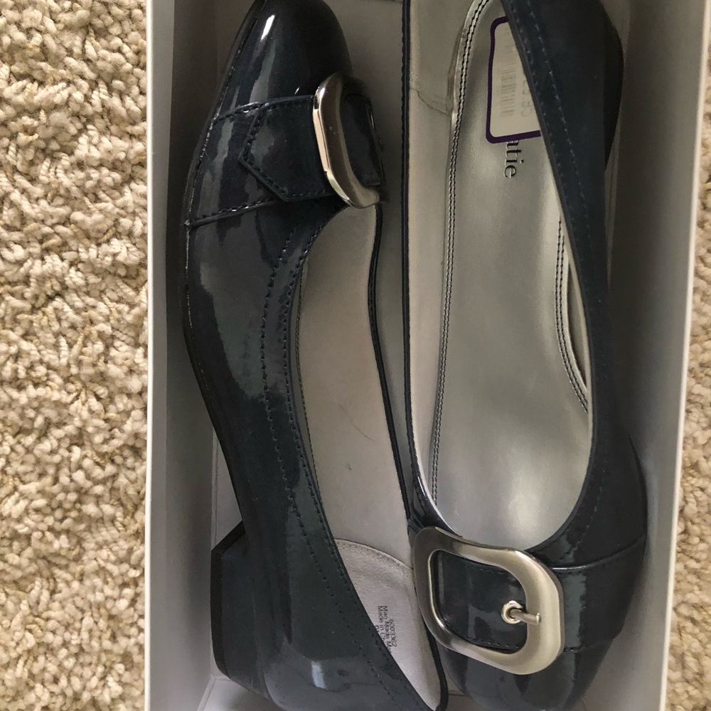 Brand new without tags.  Comfortable, casual flat